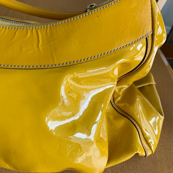 HOT 🥵 Vintage GUCCI Yellow 💛 Patent Leather Hobo Silver Hardware Bag Purse!! - Picture 10 of 17